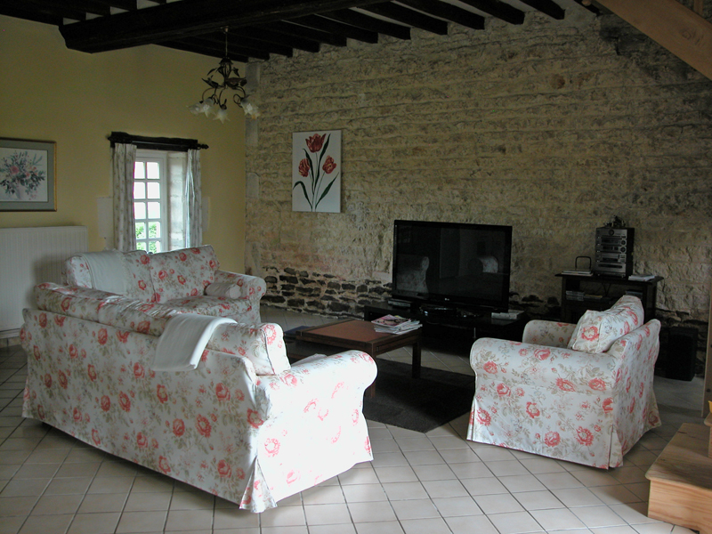 locsaisonnierre-manoirdelaize_fontainelepin_salon.jpg